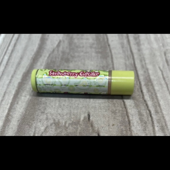 Lip Smacker Bonne Bell Strawberry Cupcake Lip Balm Out Of Package Unused - Picture 2 of 6